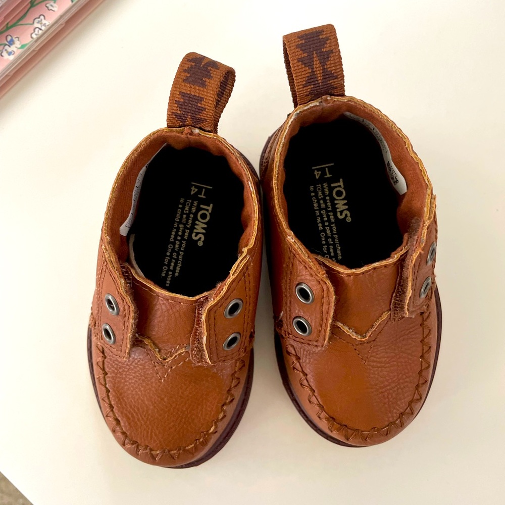 Never worn, cute baby boots - Picture 2 of 4